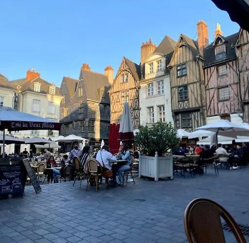 Апартаменты T2 Vue Sur La Place Plumereau *