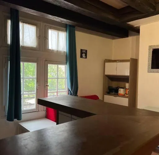 T2 Vue Sur La Place Plumereau Апартаменты Тур